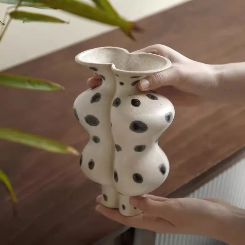 

Hand-painted Ceramic Vase Chinese Retro Bottle Handcrafted Irregular Porcelain Vase Flower Pot Home Decoration Accessories