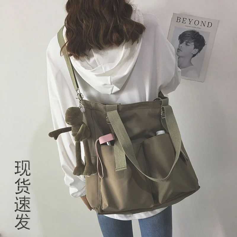 

Nylon Tote Bags Solid Color Crossbody Bag with Cartoon Frog Charm Cute Large Capacity Shoulder Bag for Work Back to School Bag