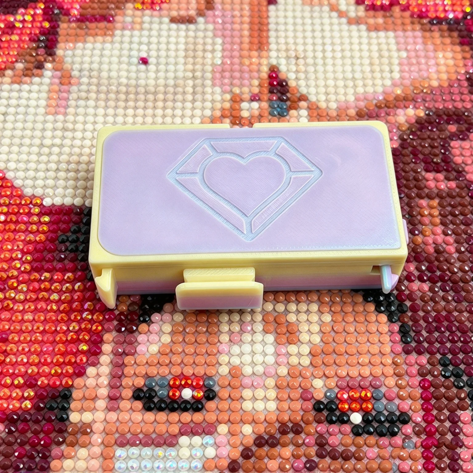 Diamond Painting Point Drill Tray with Snap Lock, Heart Embossed Stackable Storage Box, Random Color Holder for Diamond Art