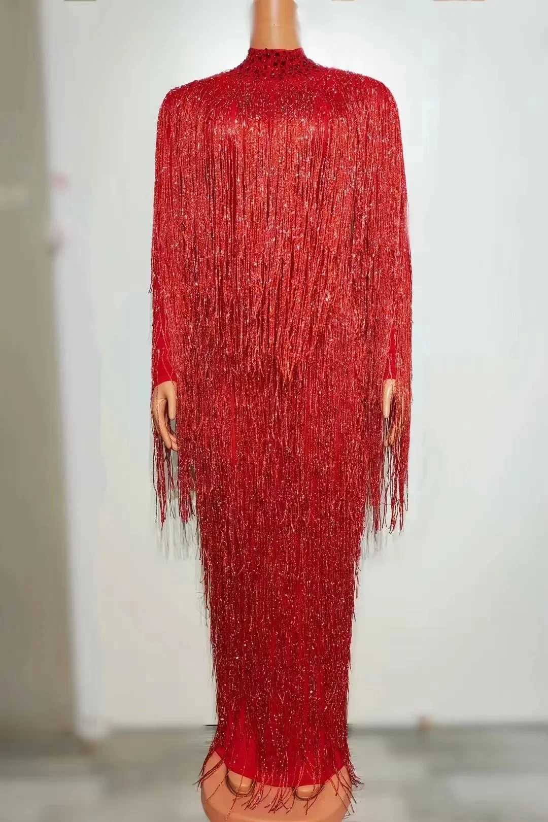 Abito da donna sexy in filato netto da palcoscenico pieno di nappe scintillanti, discoteca, festa, palcoscenico, ballerino, danza bling, servizio fotografico