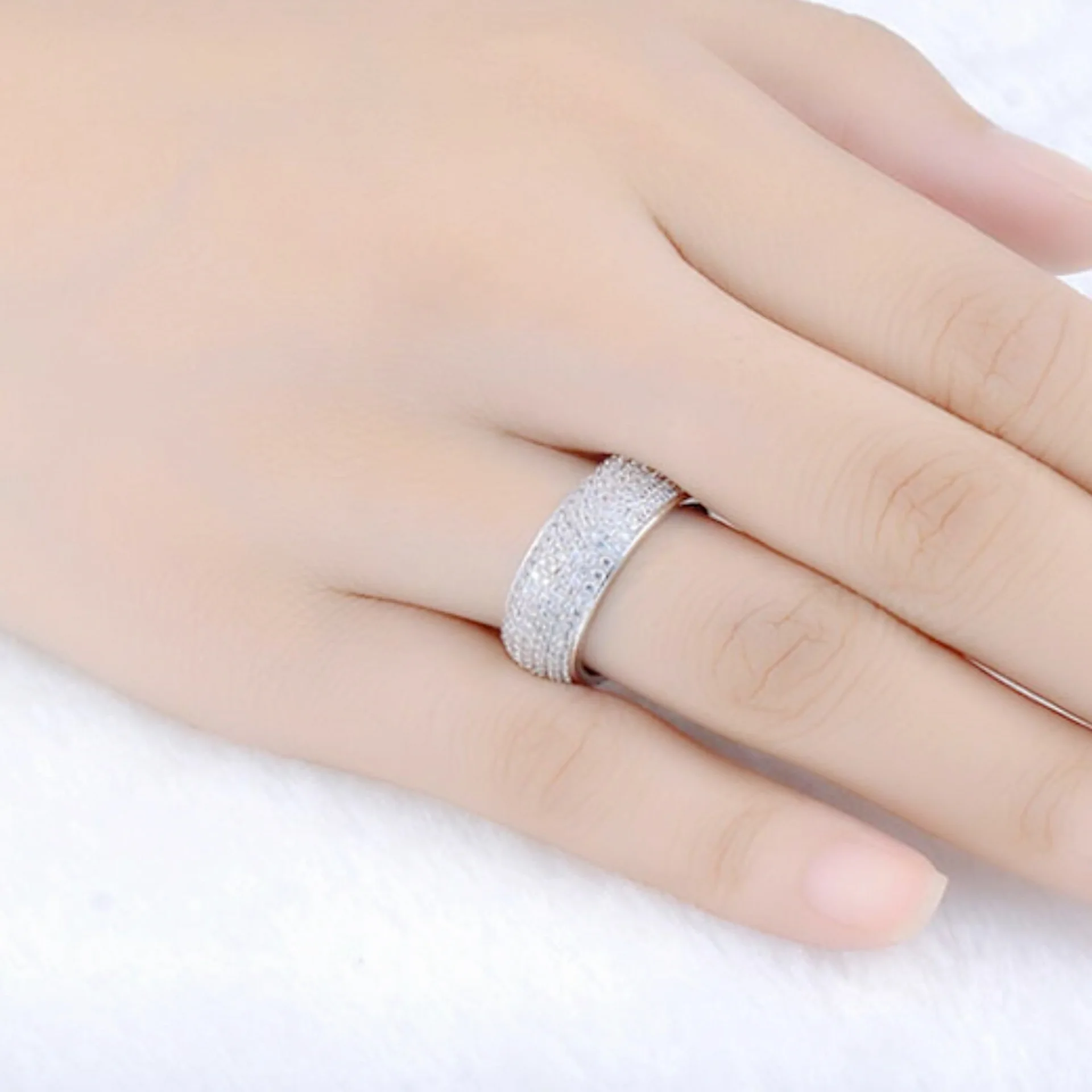 925 Sterling Silver Plated 18K Gold Diamond Ring Fashionable Decorative Dazzling Circular Ring