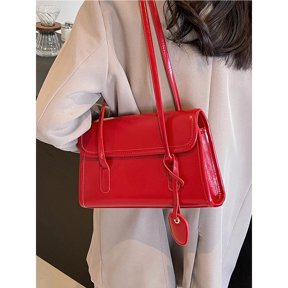 Vintage Women Red Shoulder Bag Solid Pu Leather Flap Stachels Commute Handbag Large Capacity Female Leisure Handle Pack