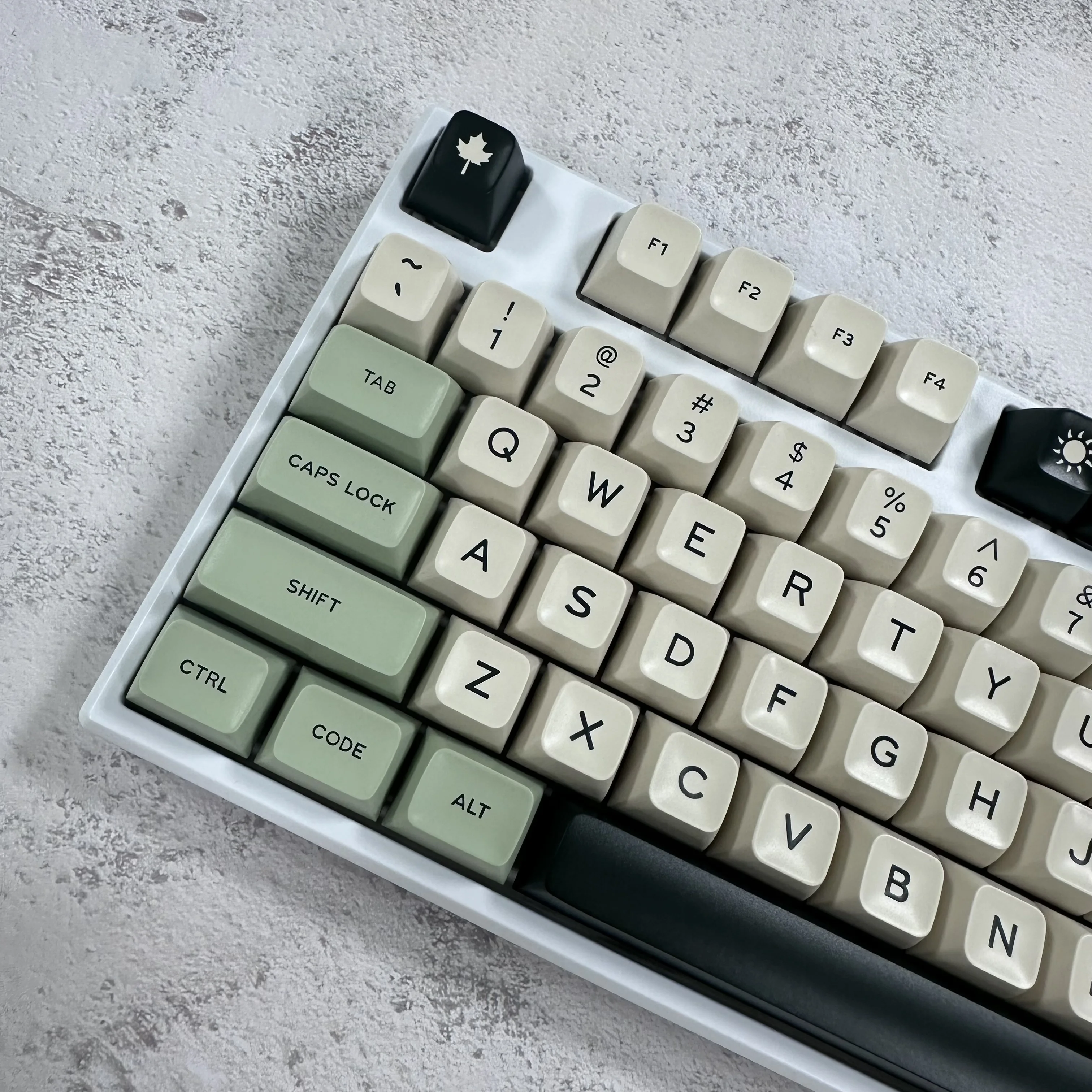 

Matcha color scheme keycap SA height two-color molding ABS material 173-key cross shaft customized full set