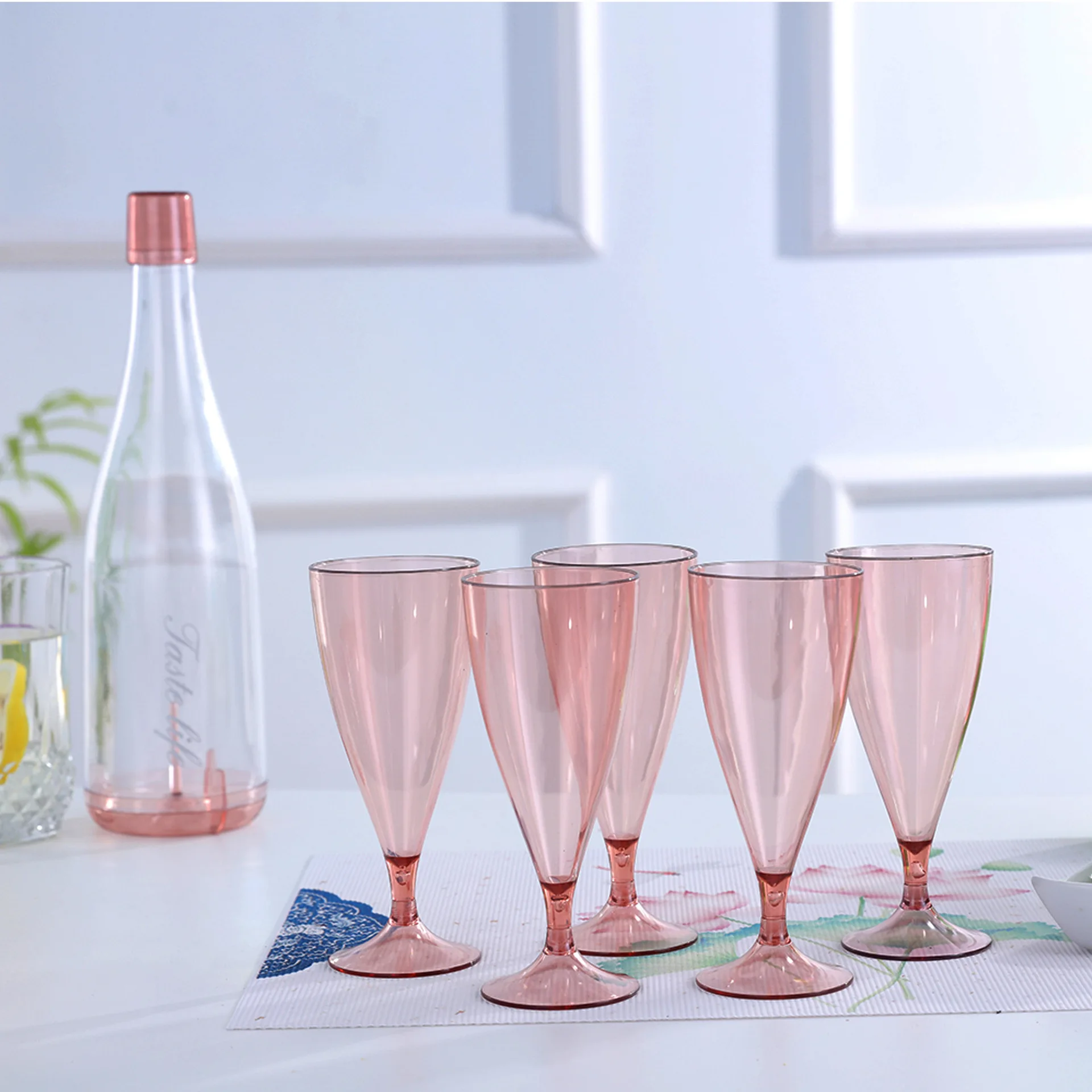 Reusable Plastic Champagne Flutes with Storage Bottle Portable Wine Glasses for Outdoor Camping And Gather