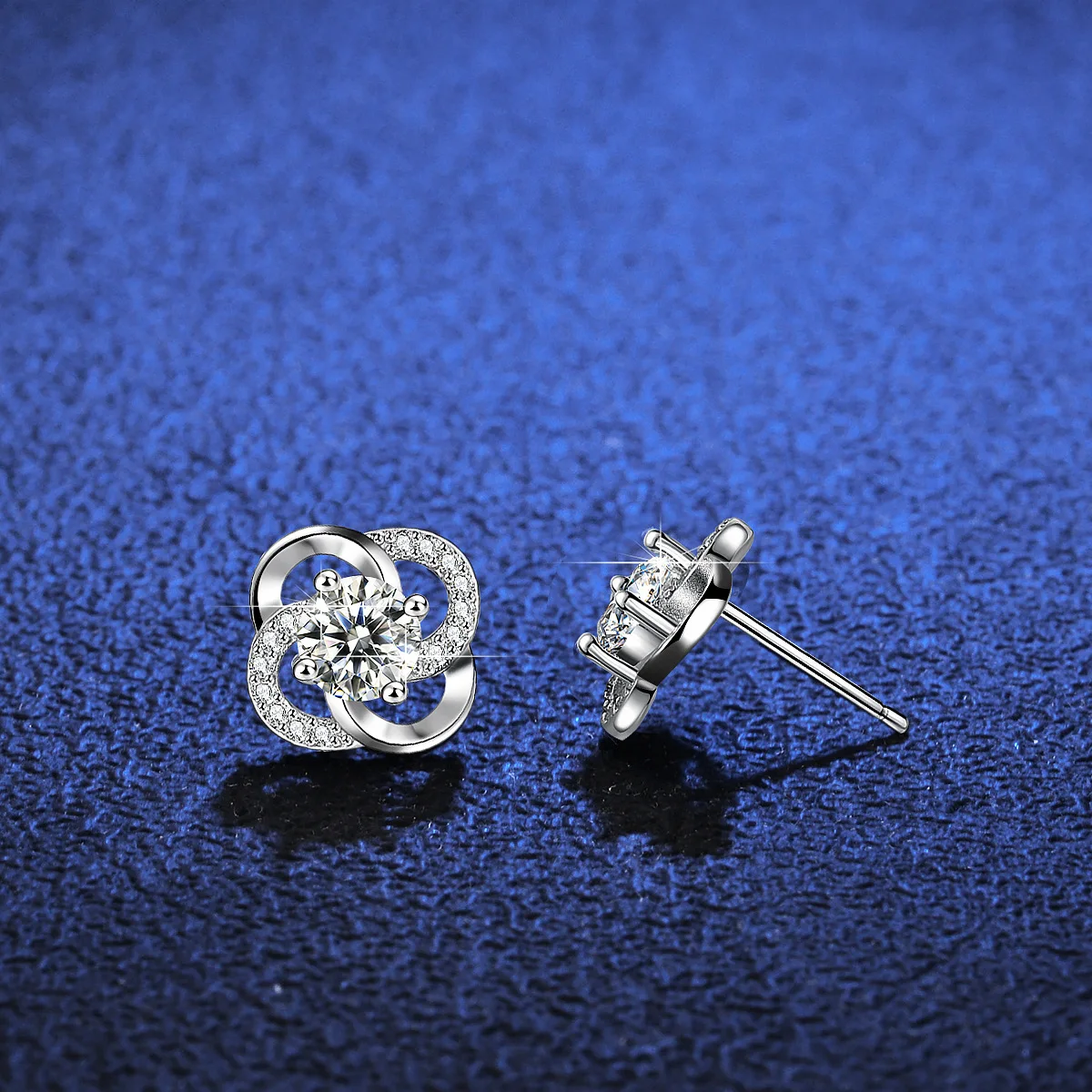 PT950 platinum 0.5 carat D color VVS1 diamond earrings simple four-leaf clover earrings 18K gold moissanite gift earrings