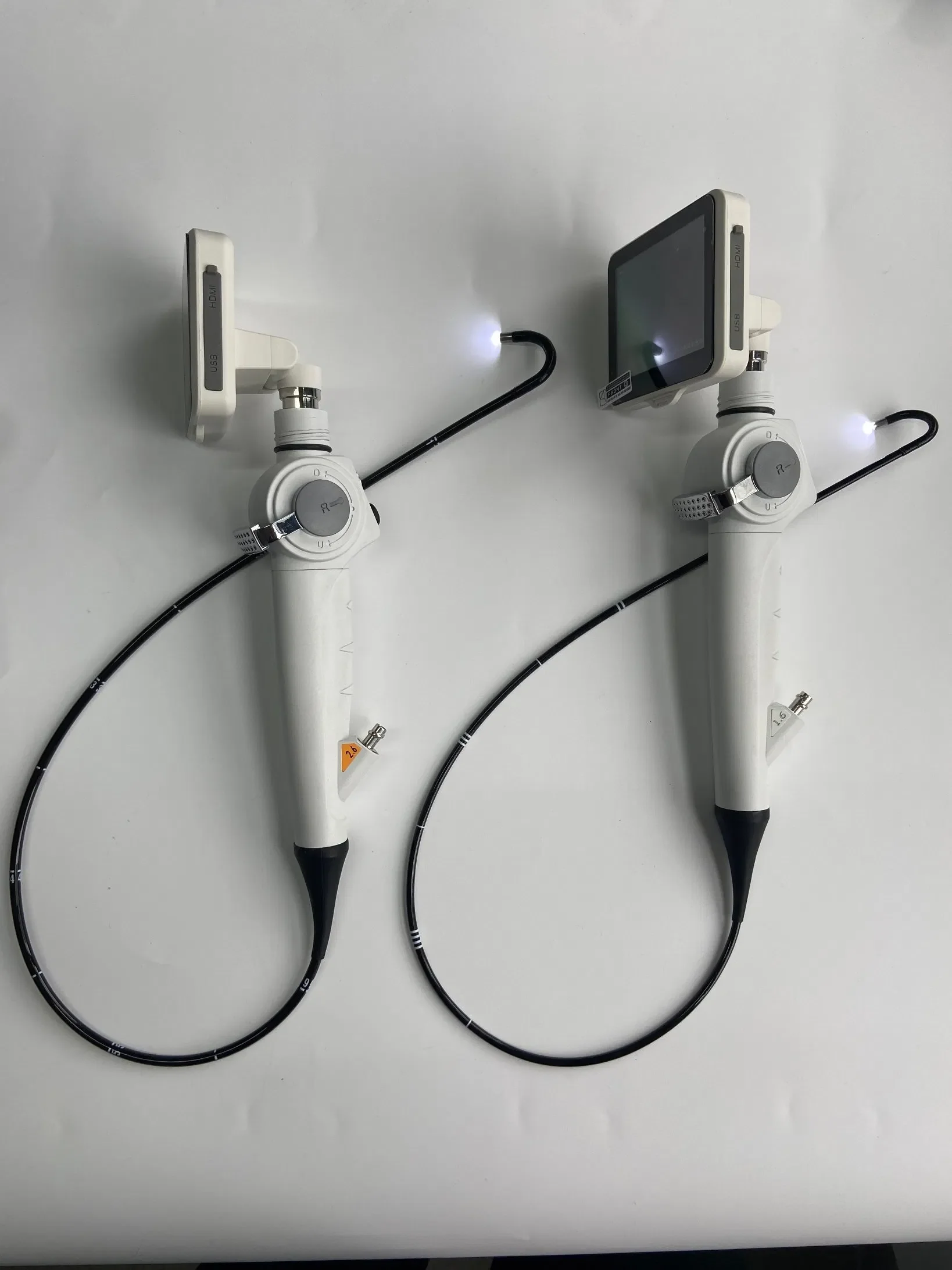 

Electronic Veterinary Vet Video Endoscope with 2.6mm Working Channel for Animals, 3.5 Inch Monitor