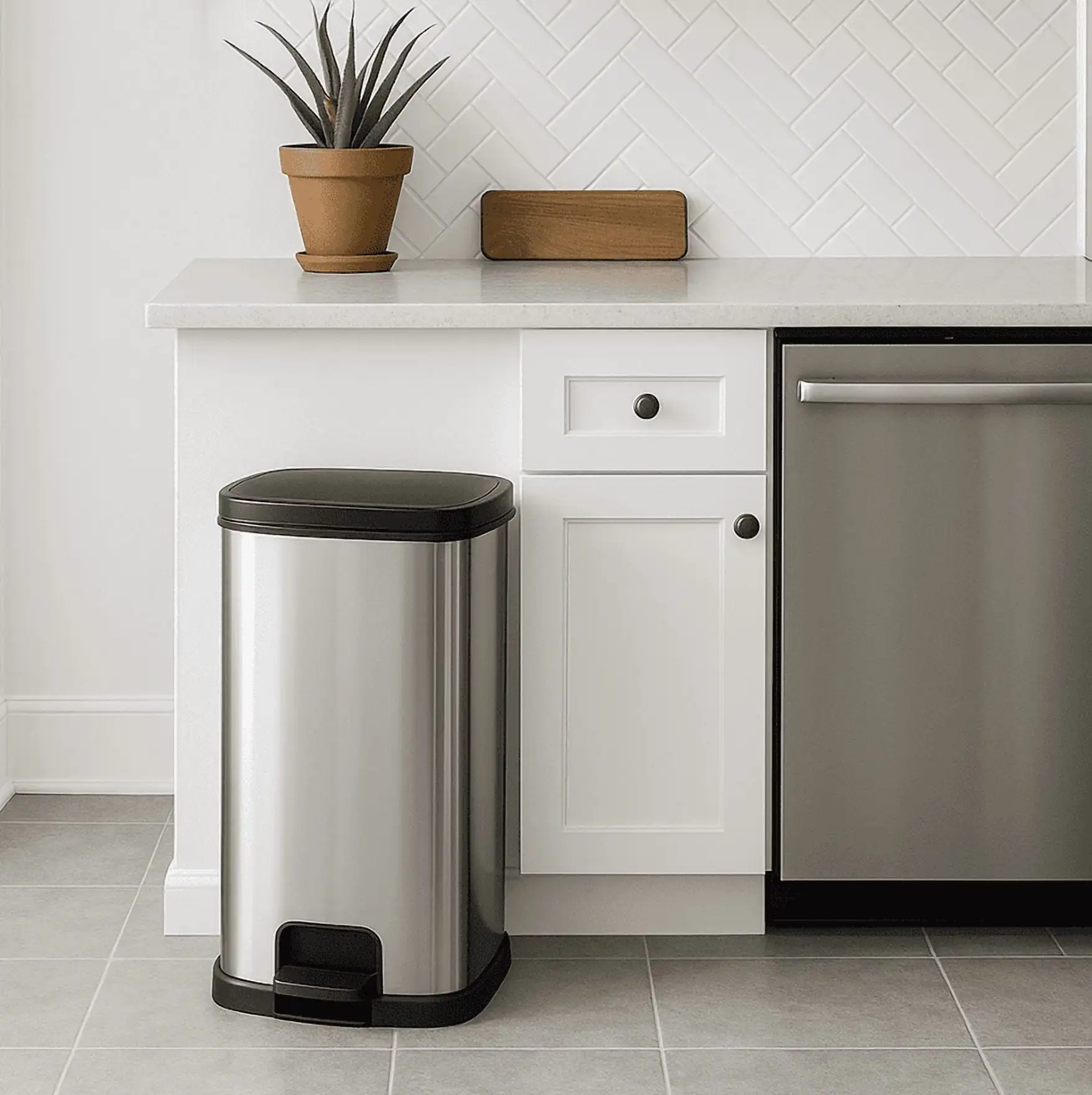 

13.2 Gallon Step Trash Can, Plastic Kitchen Garbage Bin with Lid, Hands-Free Silver Waste Container