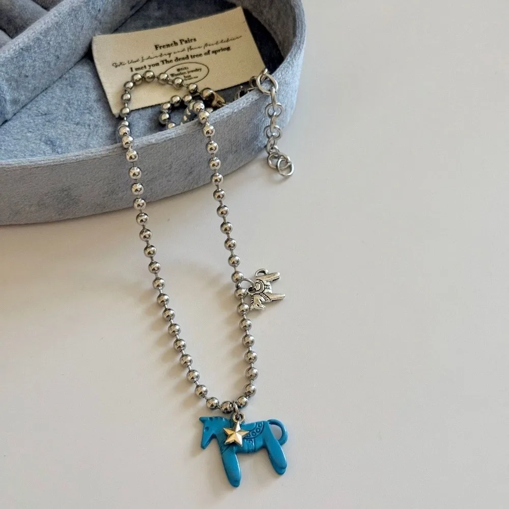 Gargantilla de cadena con cuentas de aleación divertida, collar con colgante de caballo Colt de esmalte dulce, decoración única y fresca para collar de cadena de clavícula