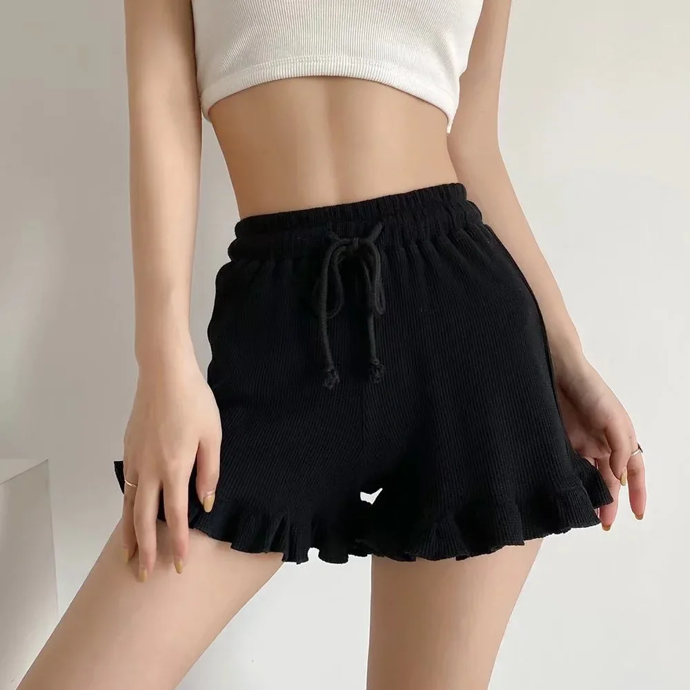 Shorts Femininos Casuais de Cintura Elástica Estilo Y2K Moda Verão 2026 com Cordão e Babado na Cintura Alta - Hot Pants para Uso Doméstico