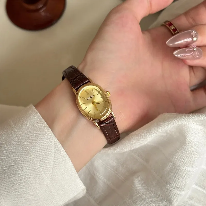 

Элегантные и модные женские часы, простой гладкий циферблат, овальный корпус, женские кварцевые часы, часы для студенток