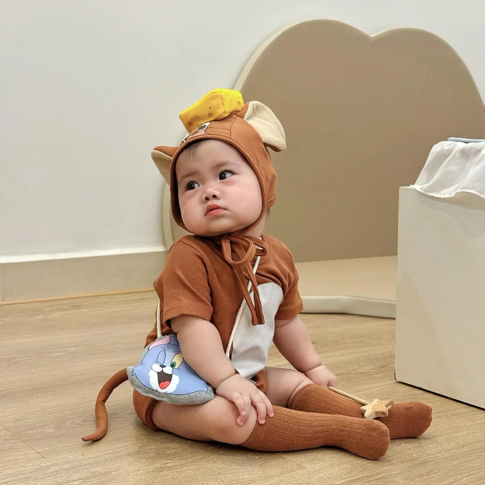 

HoneyCherry Cute Baby Cartoon Mouse-shaped One-piece Romper. New Summer Infant Romper for Photo-taking with A Tail.