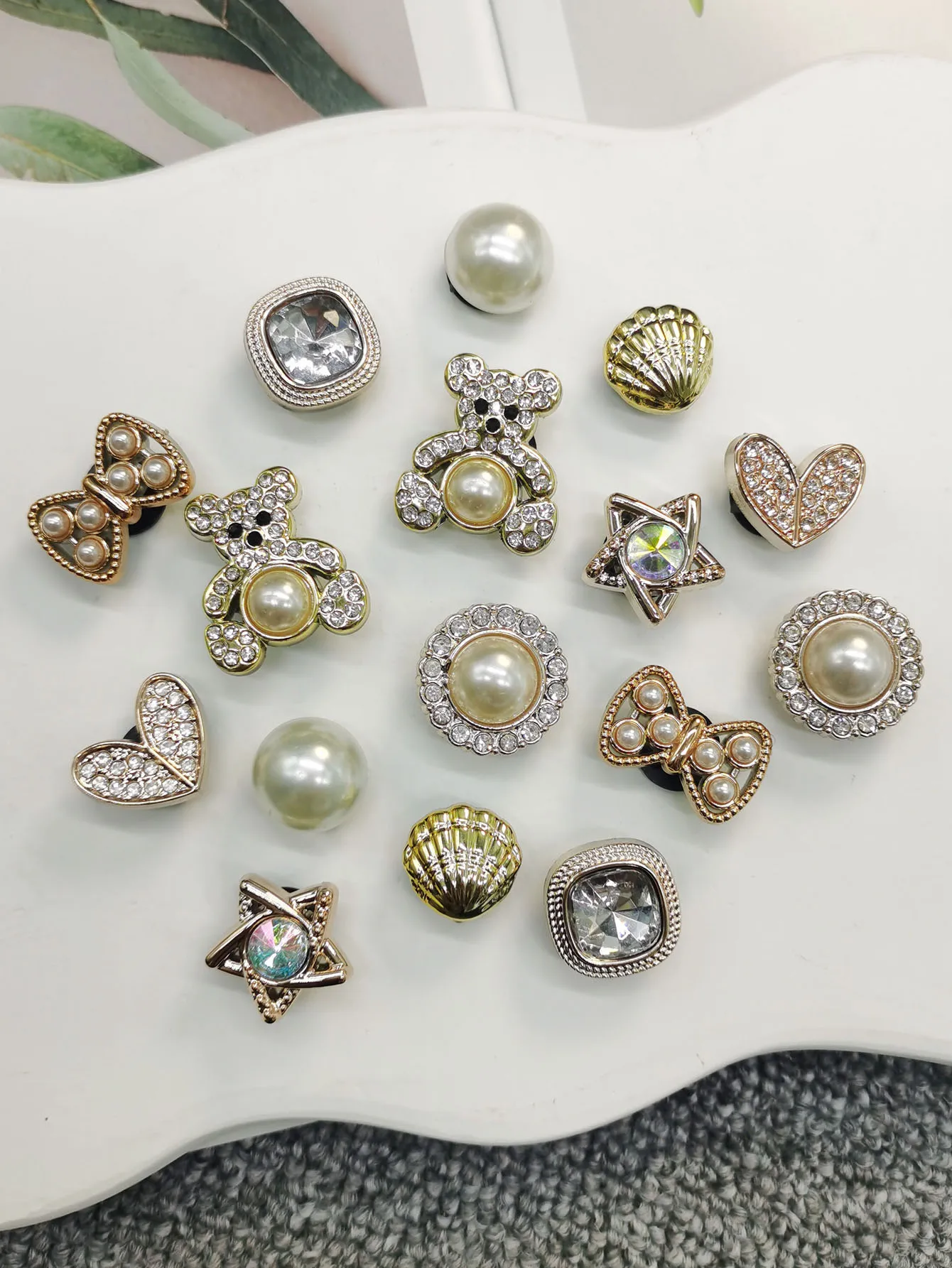 16-teiliges Set Harz-Bären-Schuhcharms Zubehör Herzförmige Schuh-Clips für Clogs DIY-Dekorationen Künstliche Perlen Schleifen-Schuhclips – Detail 6