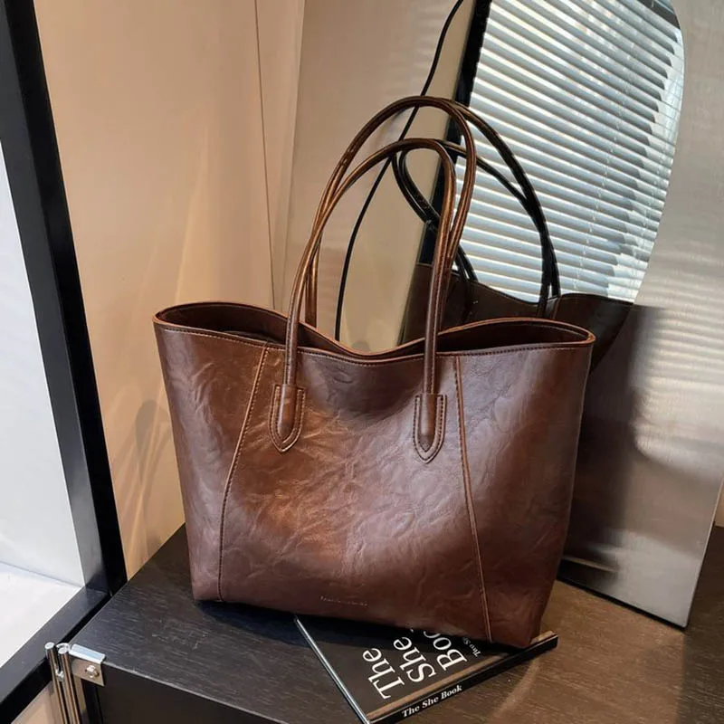 Ladies' Handbag 2026 New High-Quality Retro Shoulder Bag Large Capacity Commuting Bags Tote Bags