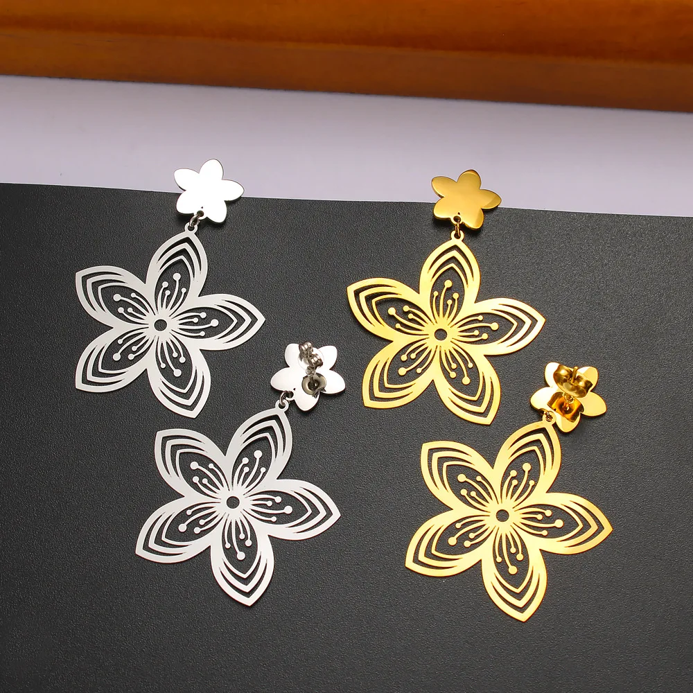 DIY accessories French retro high-end hollow flower earrings elegant literary 18K gold stainless steel petal earrings Christmas