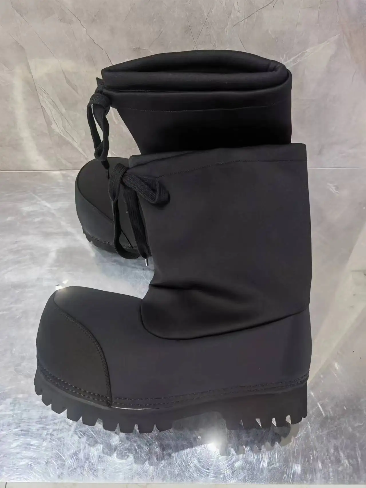 Schwarze runde Plateau-Stiefel mit breitem Zehenbereich, mittelhoher Schaft, für Damen oder Herren, klobige niedrige Absätze, Schnürdesign, große Größen, personalisierte Schuhe