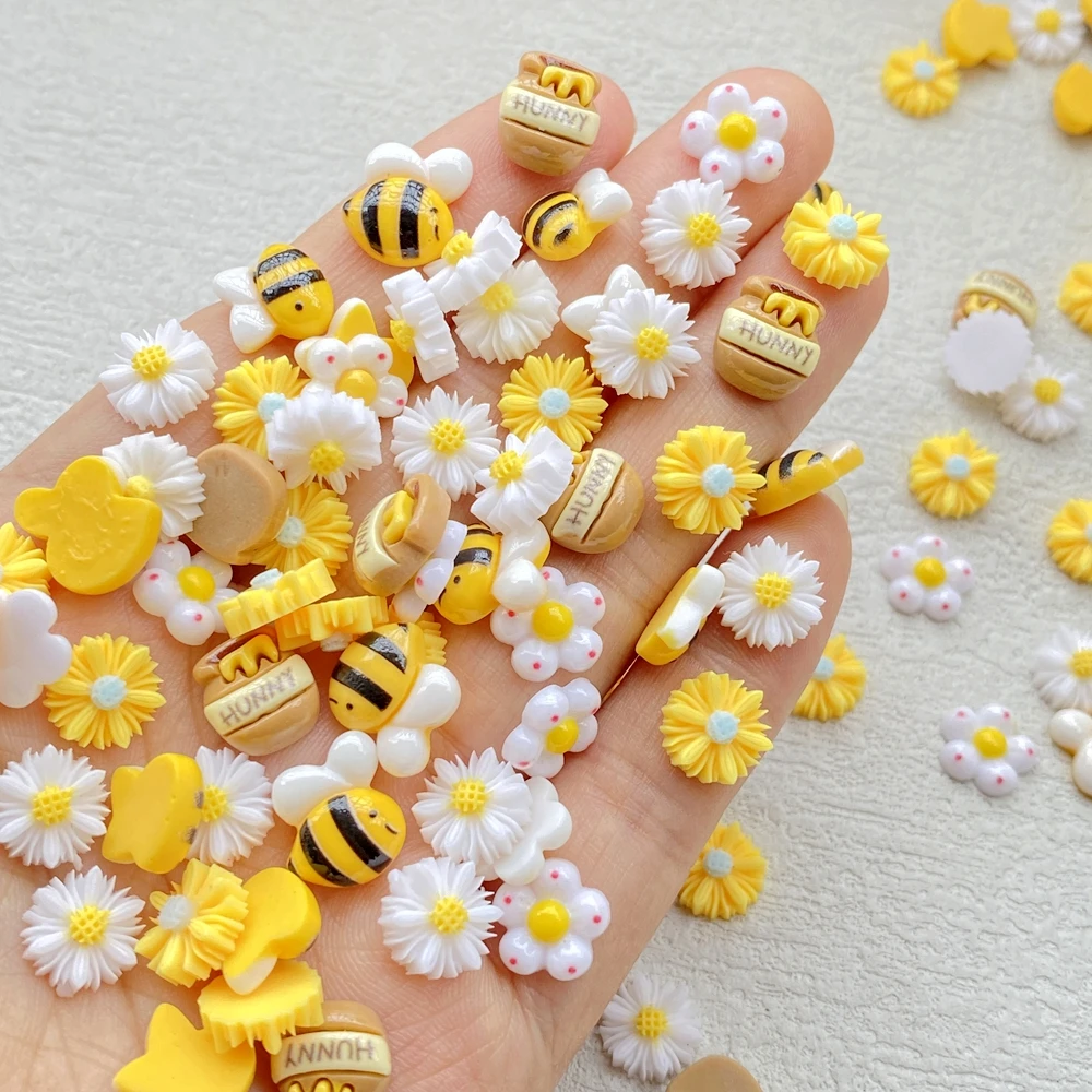 50 Stück niedliche Mini-Cartoon-Bienen aus Kunstharz, kleine Blumen, Chrysanthemen, Kunstnägel mit flacher Rückseite, DIY-Scrapbook-Dekoration, Schmuck, Bastelarbeiten – Detail 9