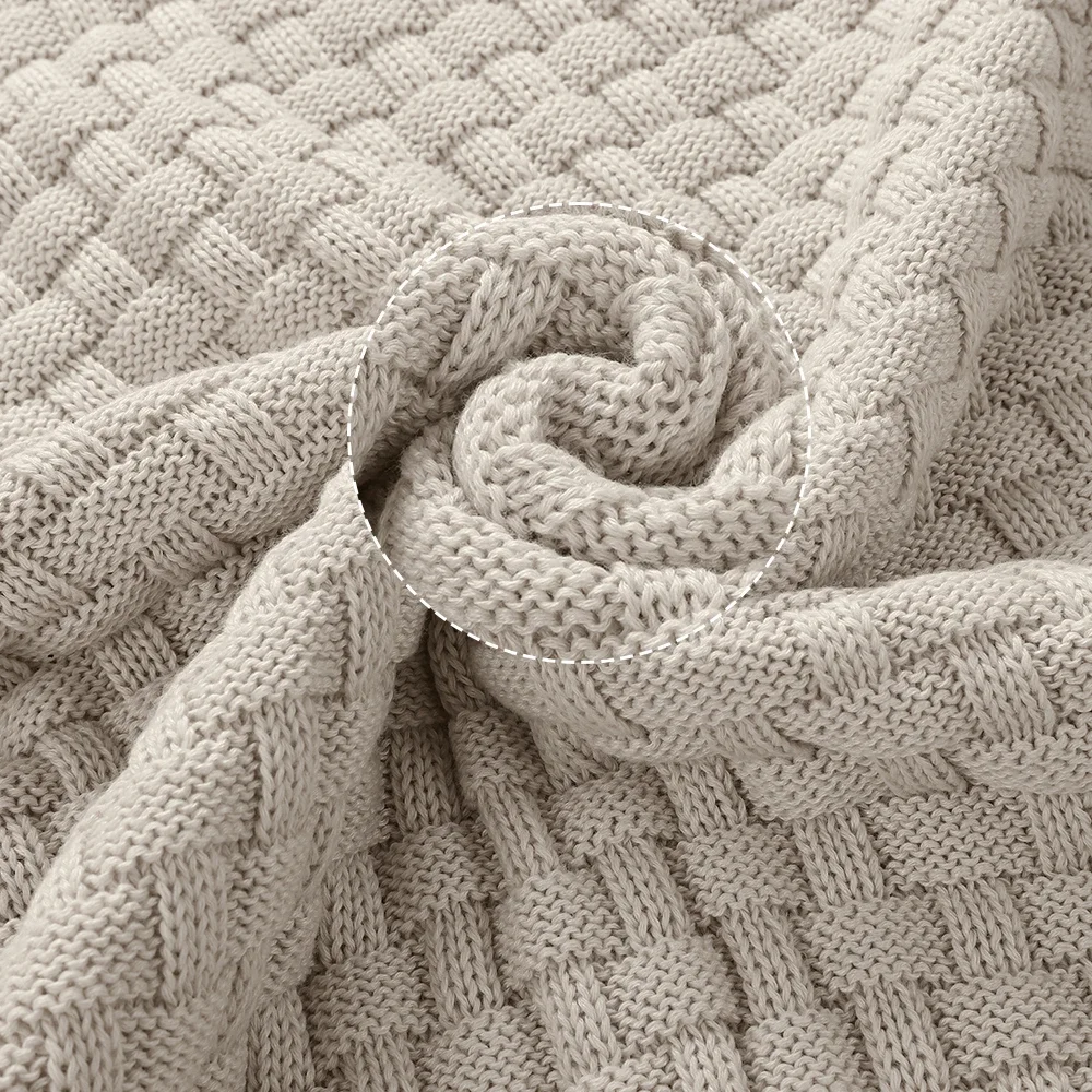 Men's Solid Color Sweater Winter Knitted Round Neck Warm and Soft Long Sleeved Pullover with Textured Ribbed Edges, Comfortable