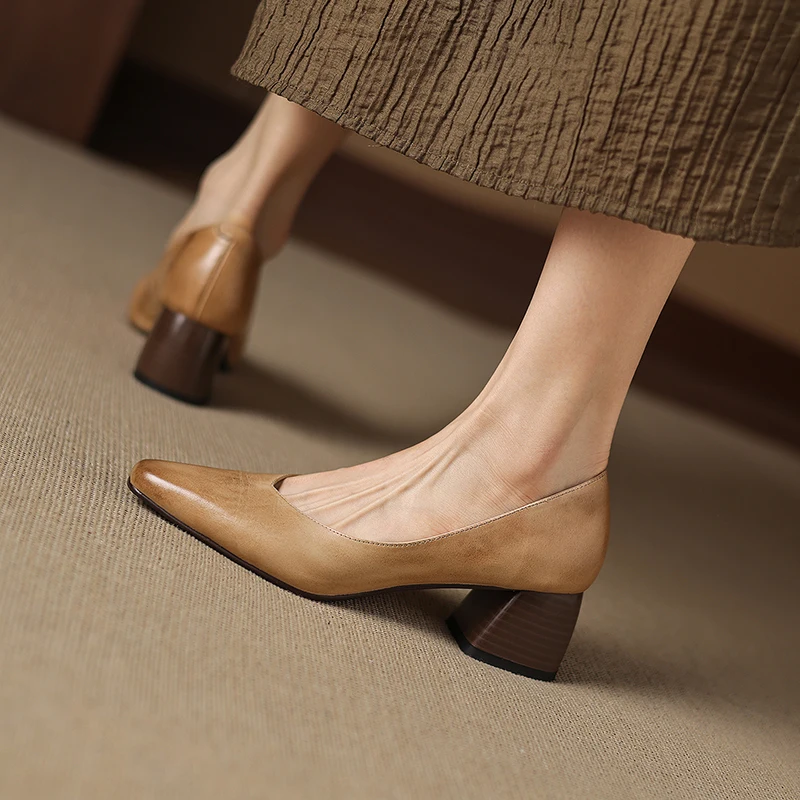 

Женские туфли-лодочки из натуральной кожи коричневого цвета, удобные и элегантные, дизайнерские, на квадратном каблуке, без застежек, люксовые, 2026, на толстом каблуке