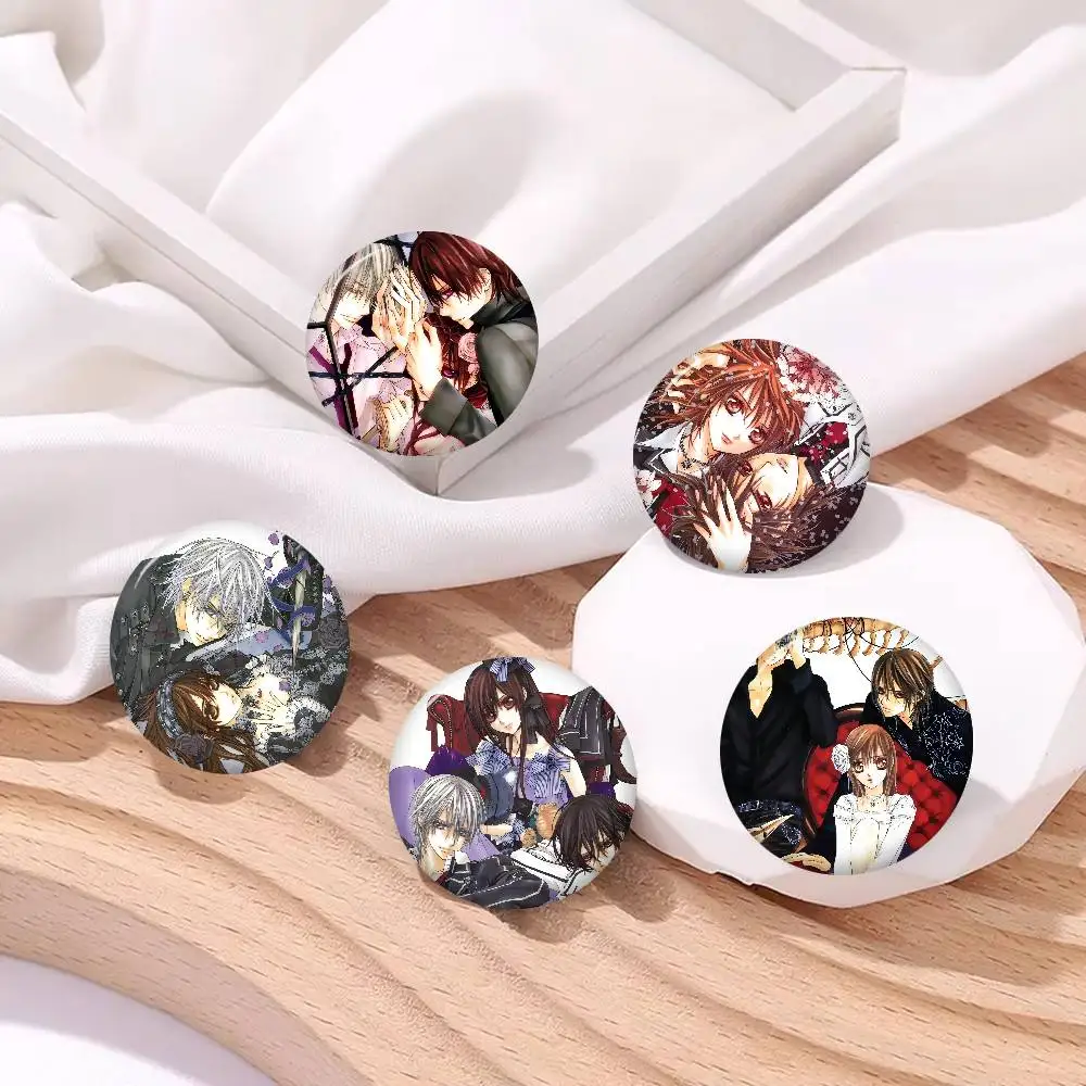 Anime Vampire Knight Anime-Broschen Niedliche Cartoon-Anstecknadel für Jacke und Jeans Geschenk-Accessoire