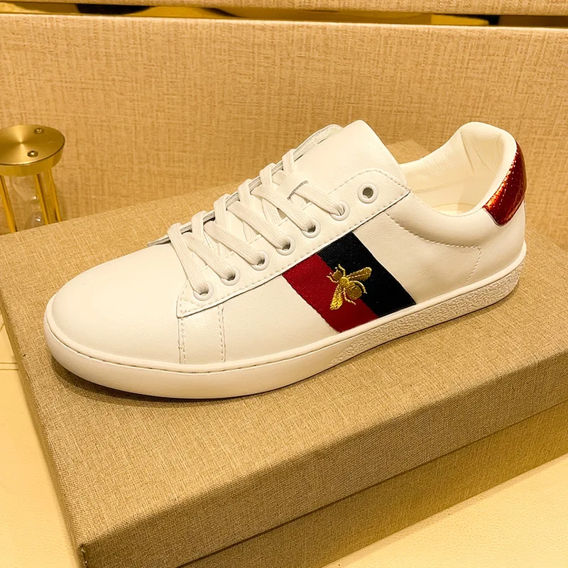 White Original Bee Shoes Man Embroidery Designer Shoes Men High Quality Flat Sneakers Women Luxury Skateboarding Shoes for Men