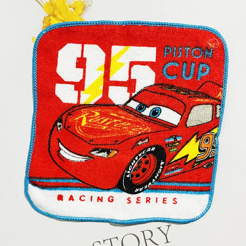 Disney-Pañuelo de algodón con dibujos animados para niño, toalla pequeña de 16x16cm para limpiar las manos y la cara, McQueen, coche, guardería