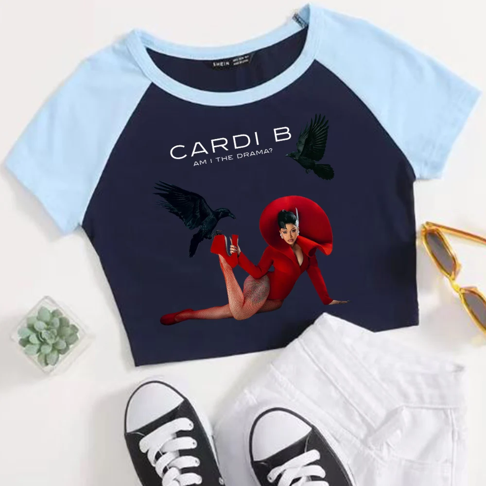 Cardi B Am I ألبوم الدراما 2025 المحاصيل القمم تي شيرت الفتيات أزياء المرأة س الرقبة قصيرة الأكمام