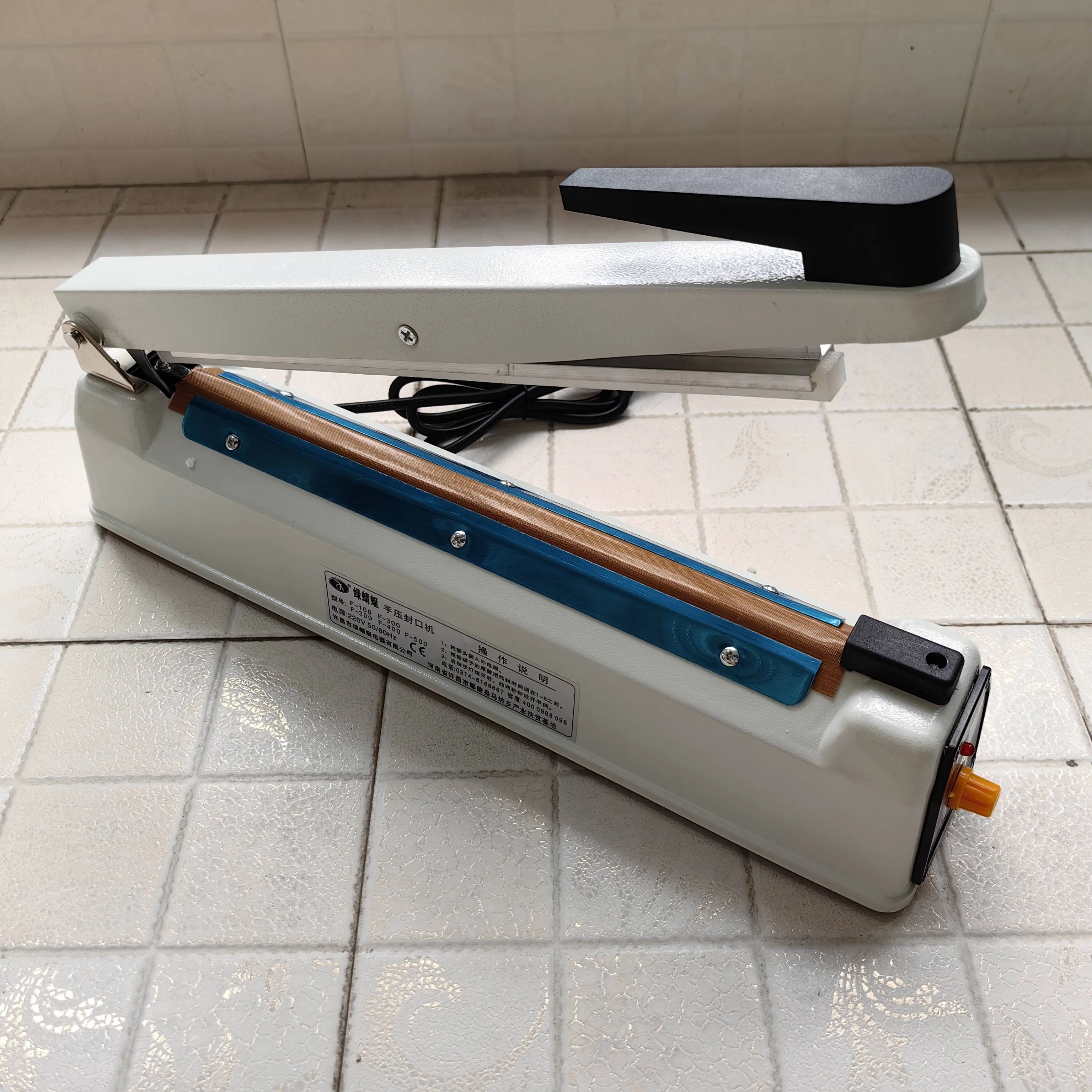 آلة دفع يدوية للعلب المعدنية ، سدادة برمز ، سدادة الأكياس البلاستيكية ، قالب التاريخ ، عرض الختم العريض ، 30 حرارة * 8 ، 8