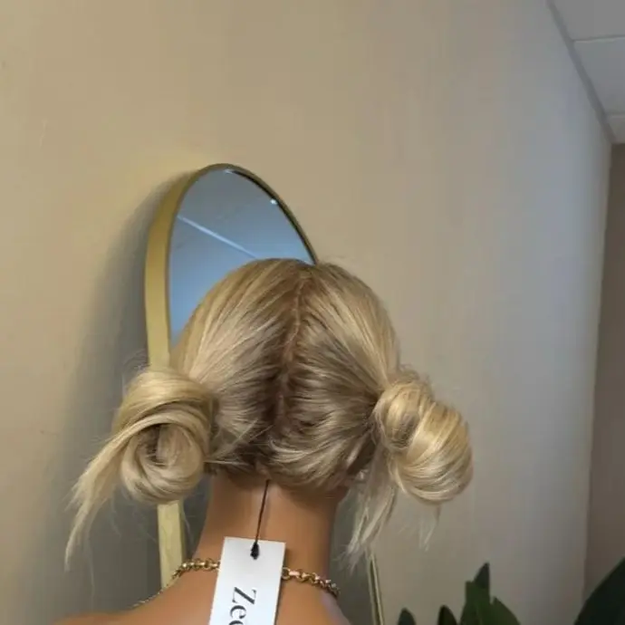 Выделите теплый светлый блондин парик фронта шнурка длинные волнистые Ombre 13x4 синтетические парики фронта шнурка для женщин упругие прозрачные парики шнурка