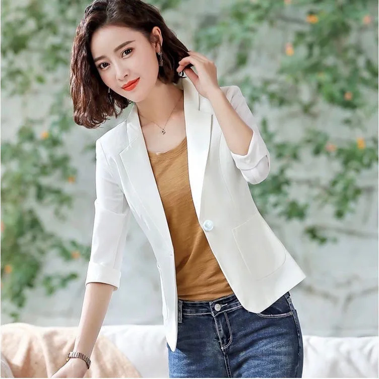 Blazer, jugendliche Damenkleidung, zierliche Knopfleiste, modernes Kleidungsstück, abnehmbarer Damen-Binde-Look, Fahison Fat, besonders charmant, zart