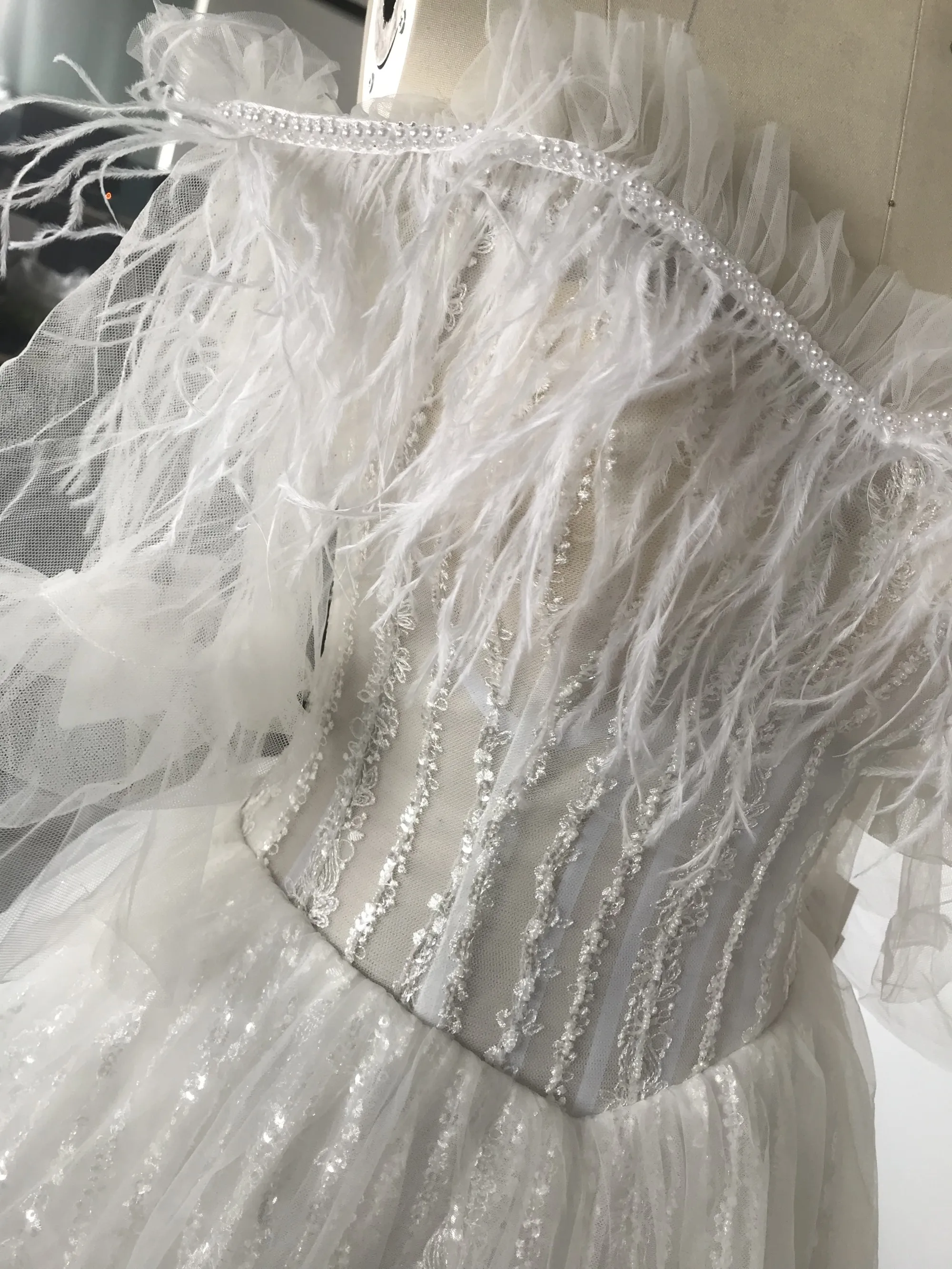 CloverBridal – Robe De Mariée plissée en mousseline et dentelle, bon marché, prête à être expédiée, avec des diamants, à prix réduit, nouvelle collection 1090