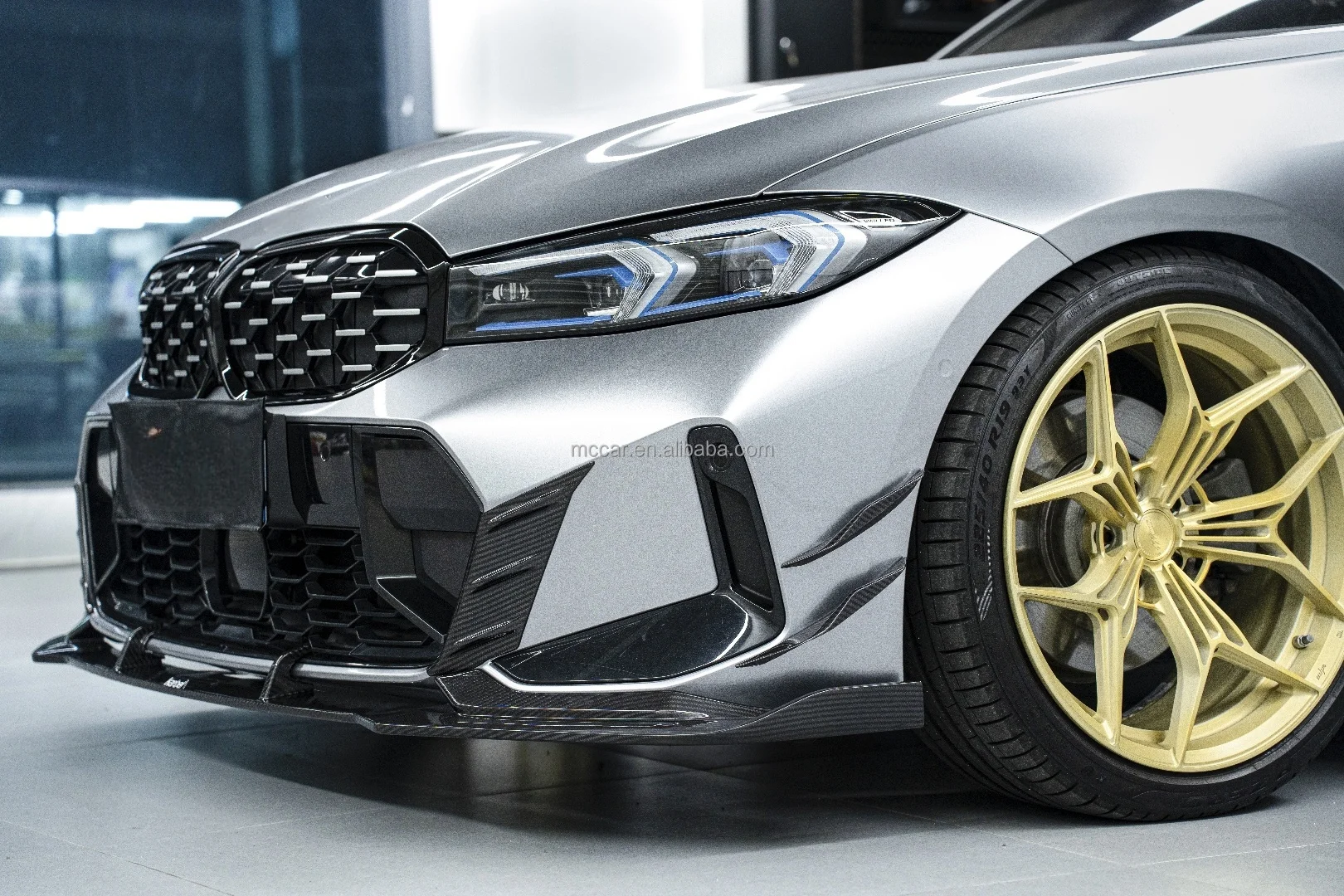 Labbra anteriori lucide per BMW Serie 3 G20 G28 LCI Paraurti per auto Paraurti anteriore stile MC in fibra di carbonio a secco