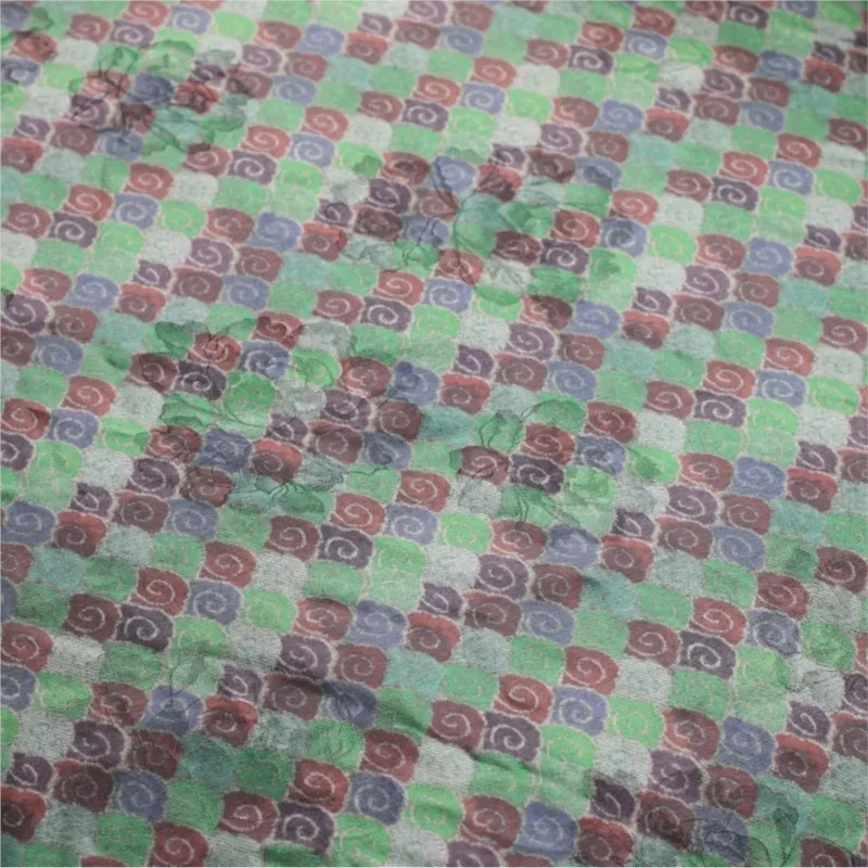 

Тяжелая жаккардовая ткань с китайским трендовым рисунком веера и активным позолоченным принтом.