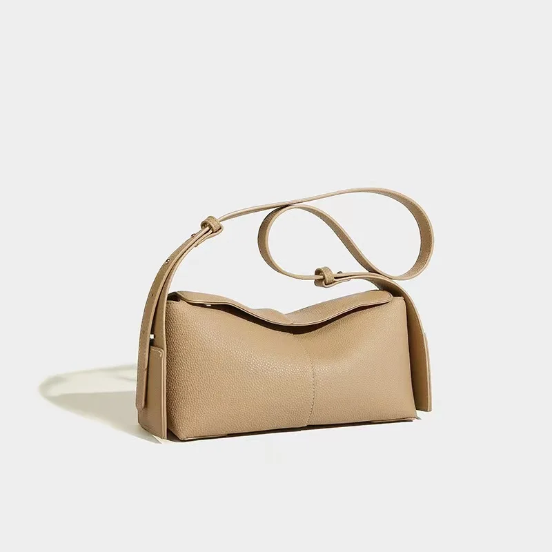 2024New Niche Designer Luxury Retro Pillow Bag Maillard Style Exquisite Versatile Shoulder Bag High-end Casual Simple Eaves Bag