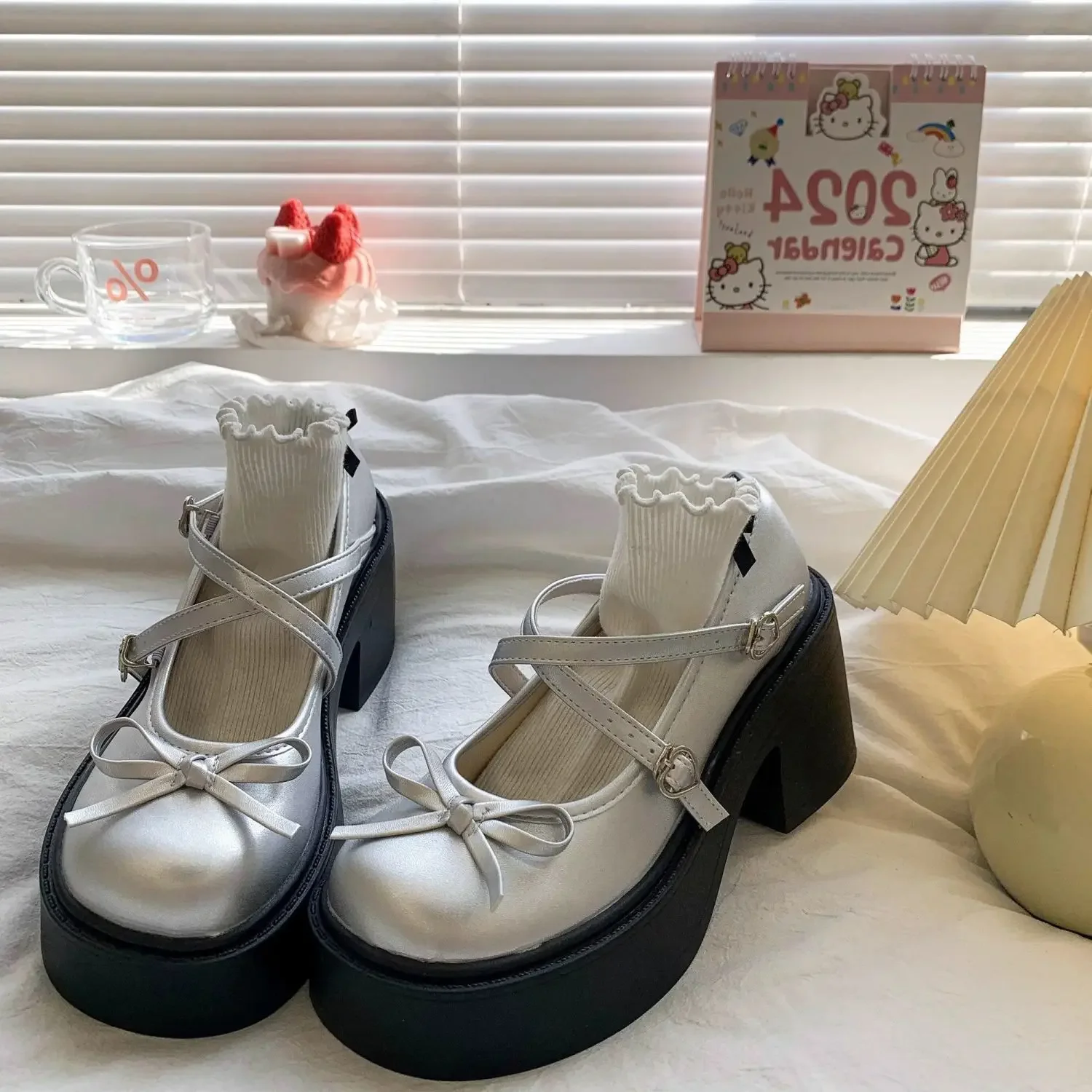 

Женские туфли с бантом на высоком каблуке, мокасины, нескользящие модные шикарные и элегантные весенние туфли 2025, трендовые роскошные брендовые женские туфли-лодочки