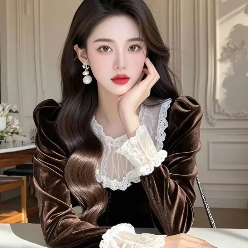 Women Clothing Autumn Winter New Gold Velvet Lace Patchwork T Shirts Long Sleeve Contrast Loose Temperament Tops Fashion Elegant