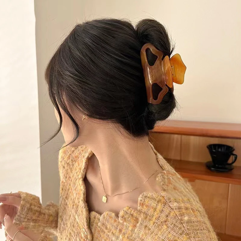 Retro Irregular Geometric Letter Hollow Hair Claw For Women Elegant Ponytail Hair Clip Accessories Barrettes Hairpin Gifts 2023