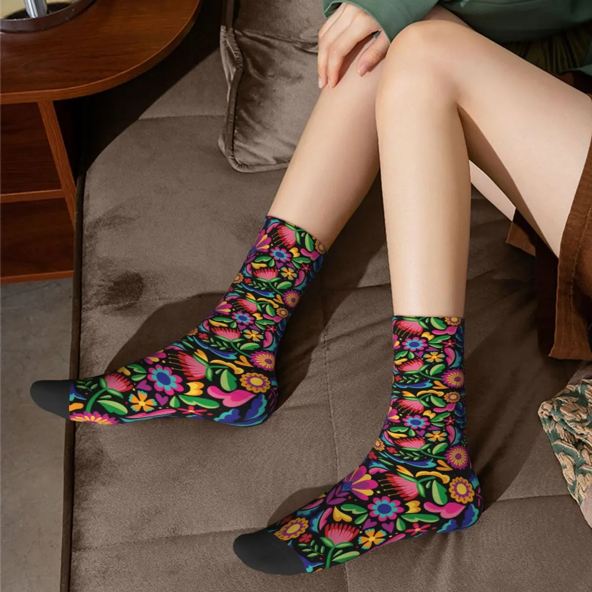 Fashion Colorful Mexican Floral Pattern Sports Socks Ethnic Flowers Polyester Middle Tube Socks for Women Men Sweat Absorbing