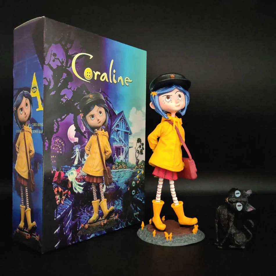 Figurka Caroline Raincoat Edition o wysokości 20 cm, Matka Duch i Czarny Kot, dekoracja na biurko z PVC, kolekcja modeli, lalki, zabawki na urodziny, prezent.