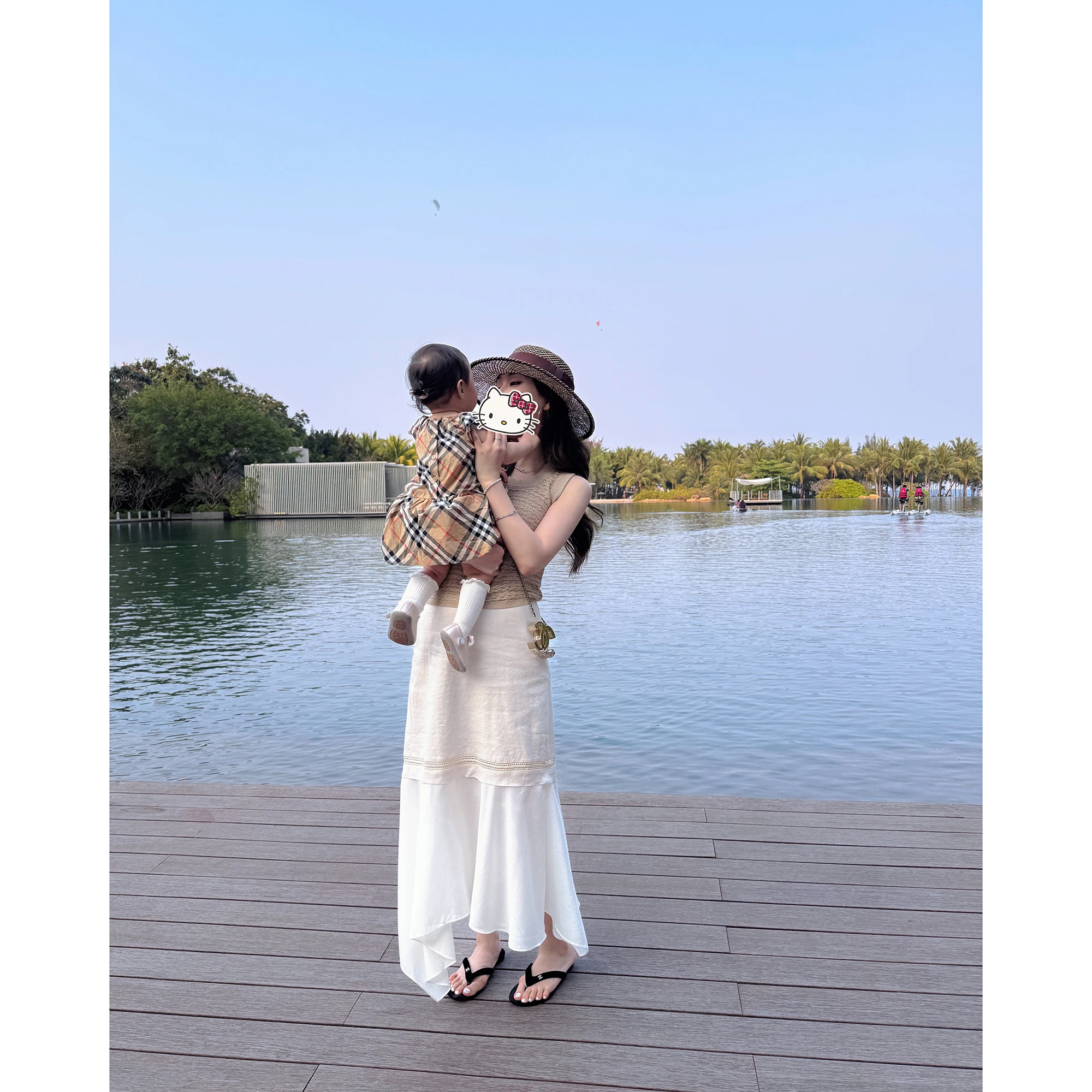 

Вязаный жилет Rubbit Chic, юбка миди с высокой талией и пэчворком, уникальный, не повторяющийся, ручной работы, асимметричный дизайн.