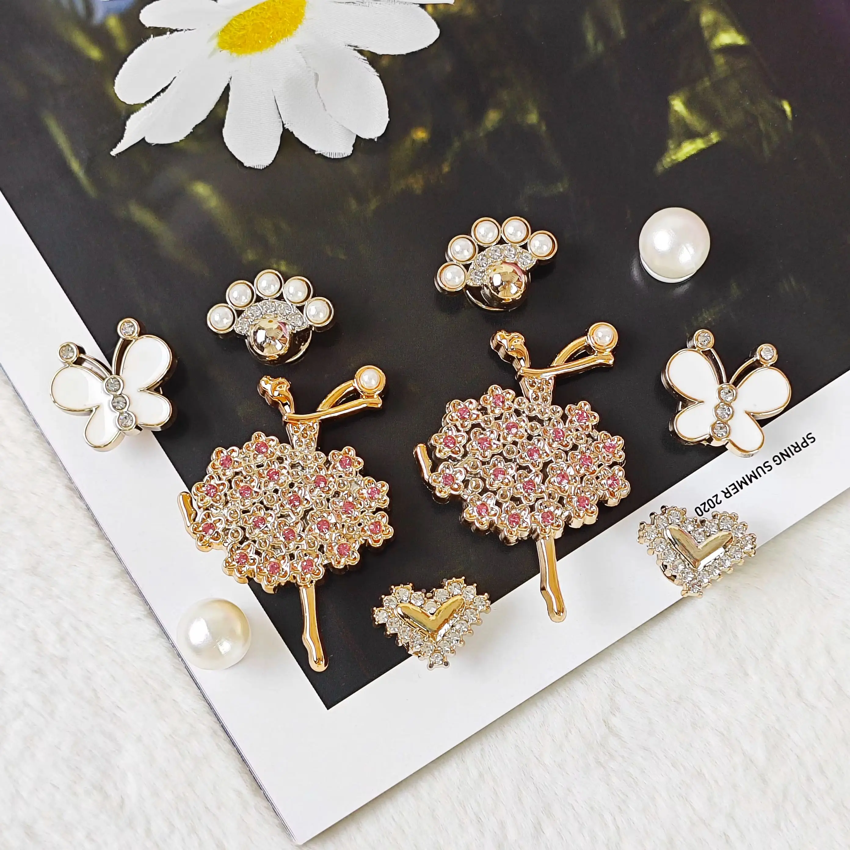 10pcs DIY Shoe Decoration charms: shiny ballet girl, butterfly, heart, faux pearl decorative buckles. Non-metallic, lightweight material. Y2K fashion, versatile, cute and unique for both men and women. Suitable for EVA beach shoes, sandals, detachable shoe surface decorations, and as a holiday gift
