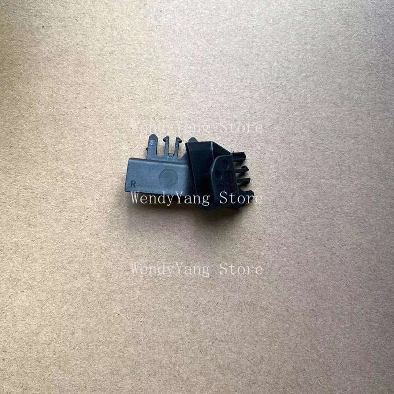 Adapt to the new Q7RS6RS4A4 A6C8RS6 rear cover curtain slide to clip
