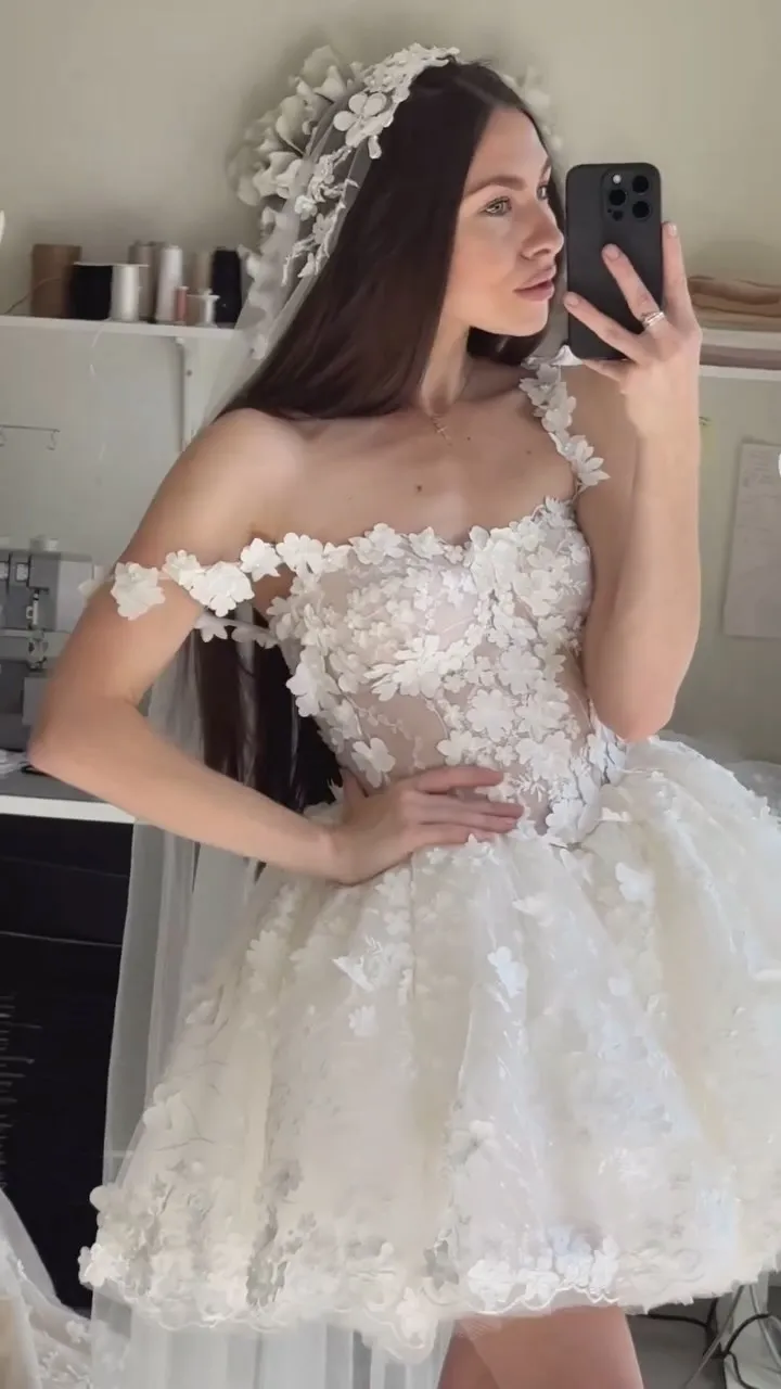 Abiti da sposa corti con spalle scoperte per la sposa 2025 Appliques di pizzo Illusion corsetto abiti da sposa abito da sposa fiore fatto a mano