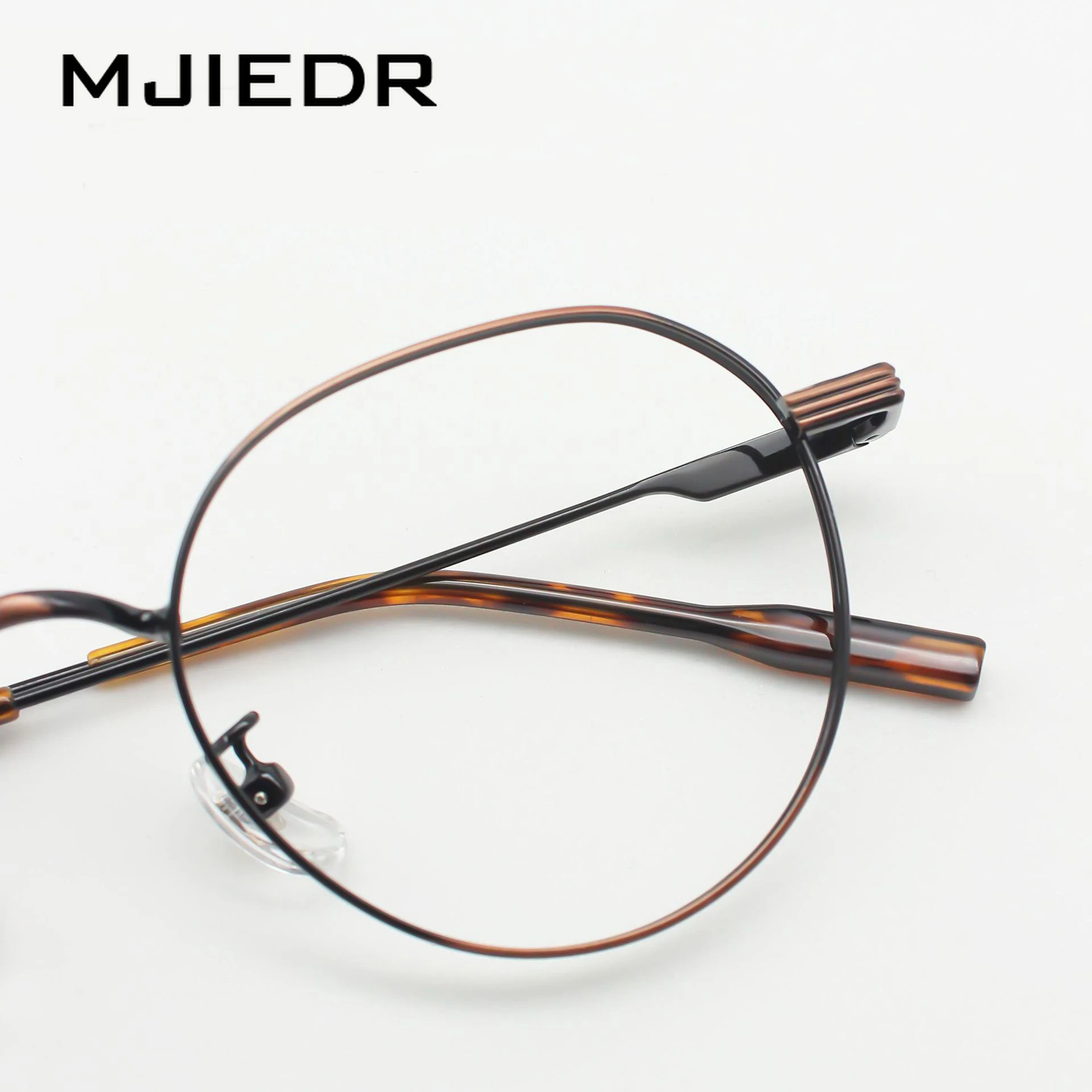 

Literary Metal Myopia Glasses Frame for Men and Women Vintage Casual Oval Alloy Eyeglasses