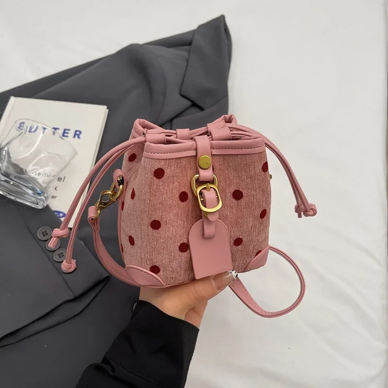 

2025 Новинка! Легкая роскошная сумка через плечо из веганской кожи — стеганый дизайн, большая вместимость, универсальная для женщин, стильная и модная