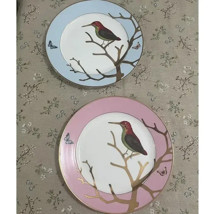 Porcelana italiana pintada en oro, pájaro y mariposa, placa  corazón  inventario plano  9 pulgadas, Exportación  comerci