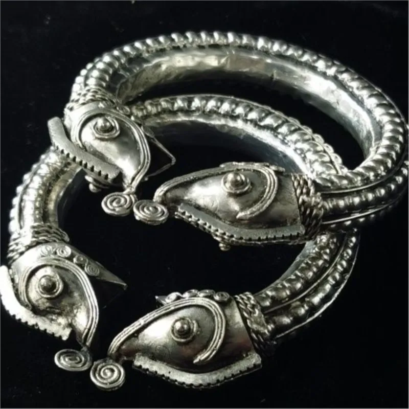 Unisex Vintage Miao Ethnic Silver-Tone Open Bangle, Hand-Carved Double Beast Head Tribal Boho Bracelet for Men Women