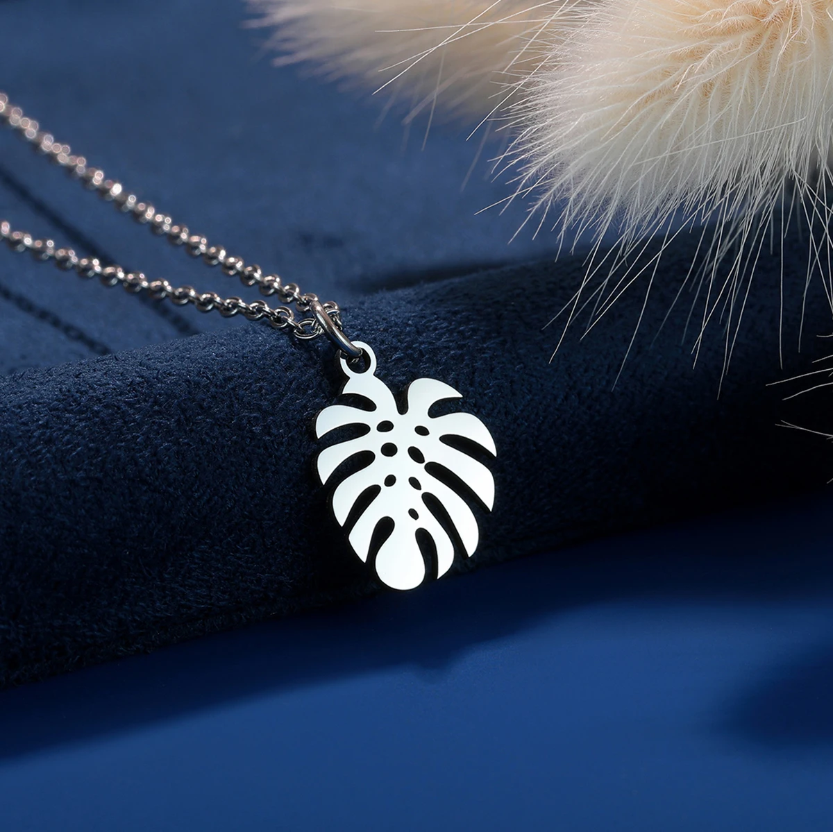 Kinitial Edelstahl-Halskette im Hawaii-Stil, Sommer-Halskette, Edelstahl-Halsketten mit Palmenblatt-Anhänger für Damen, Monstera-Blatt-Anhänger
