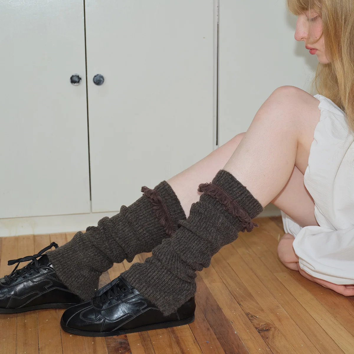 ถุงเท้าไหมพรมผสมขนสัตว์แบบพู่ห้อยสำหรับผู้หญิง สไตล์เกาหลี Y2K ถุงเท้ากันหนาวแบบหลวมๆ สำหรับฤดูหนาว ถุงเท้าอุ่นน่อง