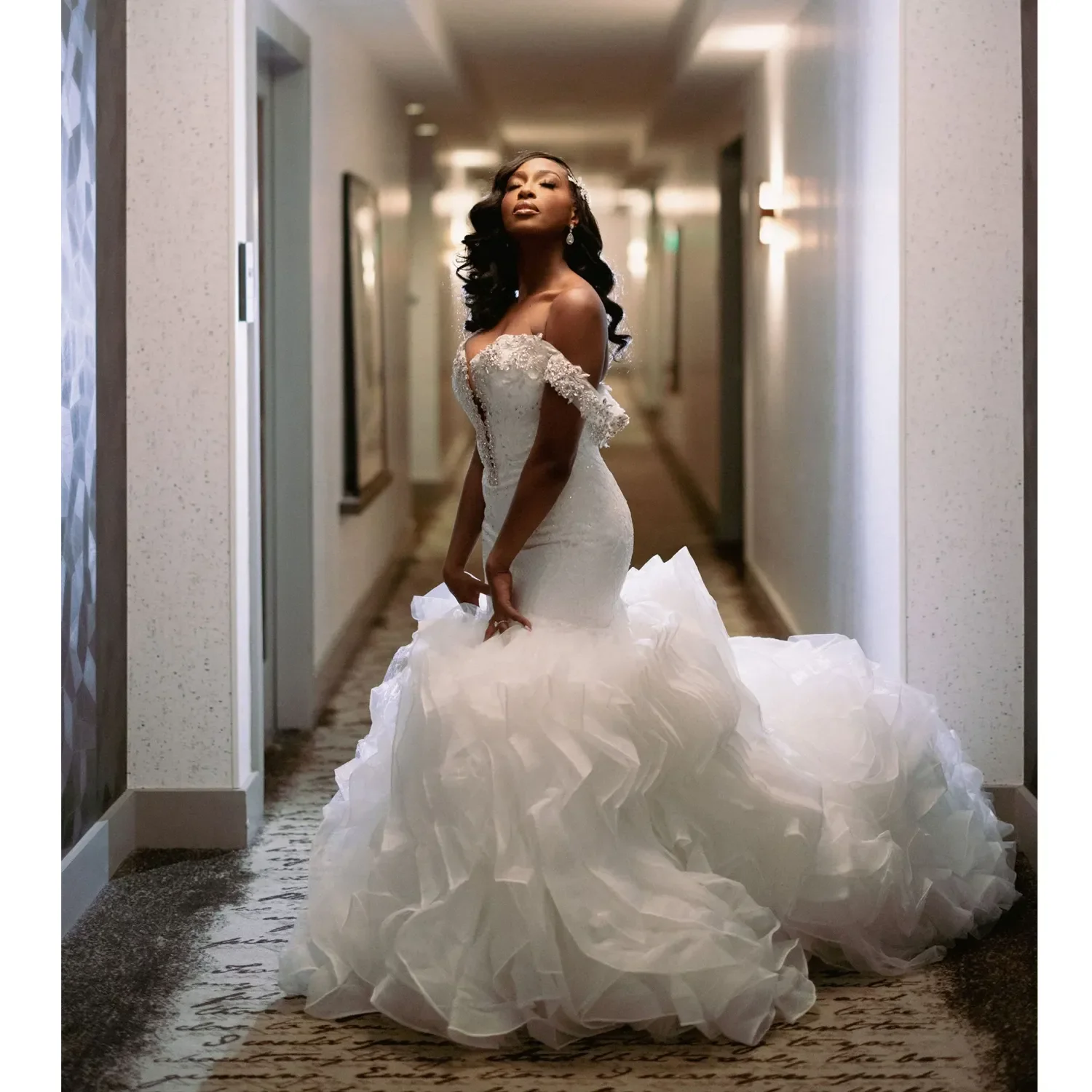 

2026 Luxury Appliques Mermaid Wedding Dress Tiered Ruffles Long Train Beaded Bridal Gowns Saudi Arabic Luxury Vestido de Novia