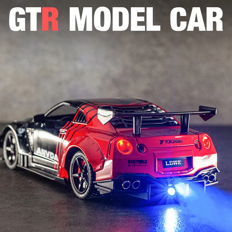 With Spray 1/24 Silvia GTR GT-R R35 Alloy Sports Car Model Diecast Metal Racing Vehicles Car Model Sound and Light Kids Toy Gift